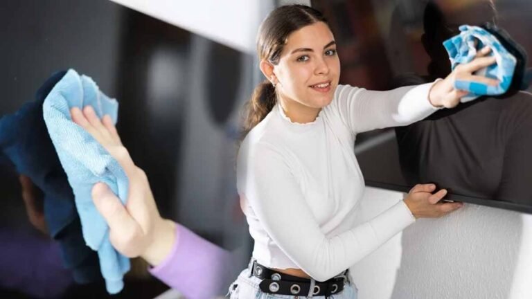 Ani detergent, ani dezinfekčný prostriedok: Vyčistite svoju televíznu obrazovku bez toho, aby ste ju poškriabali jedinou ingredienciou