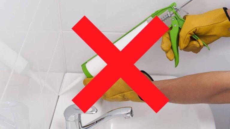 Zbohom s plesnivým silikónom v kúpeľni – táto metóda zaručuje definitívne bielenie!